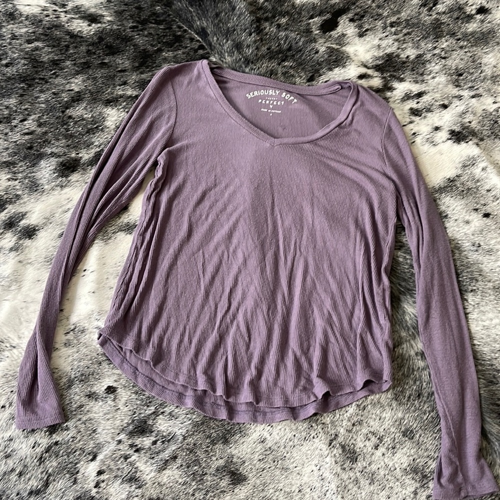 Aeropostal long sleeve v neck ribbed shirt